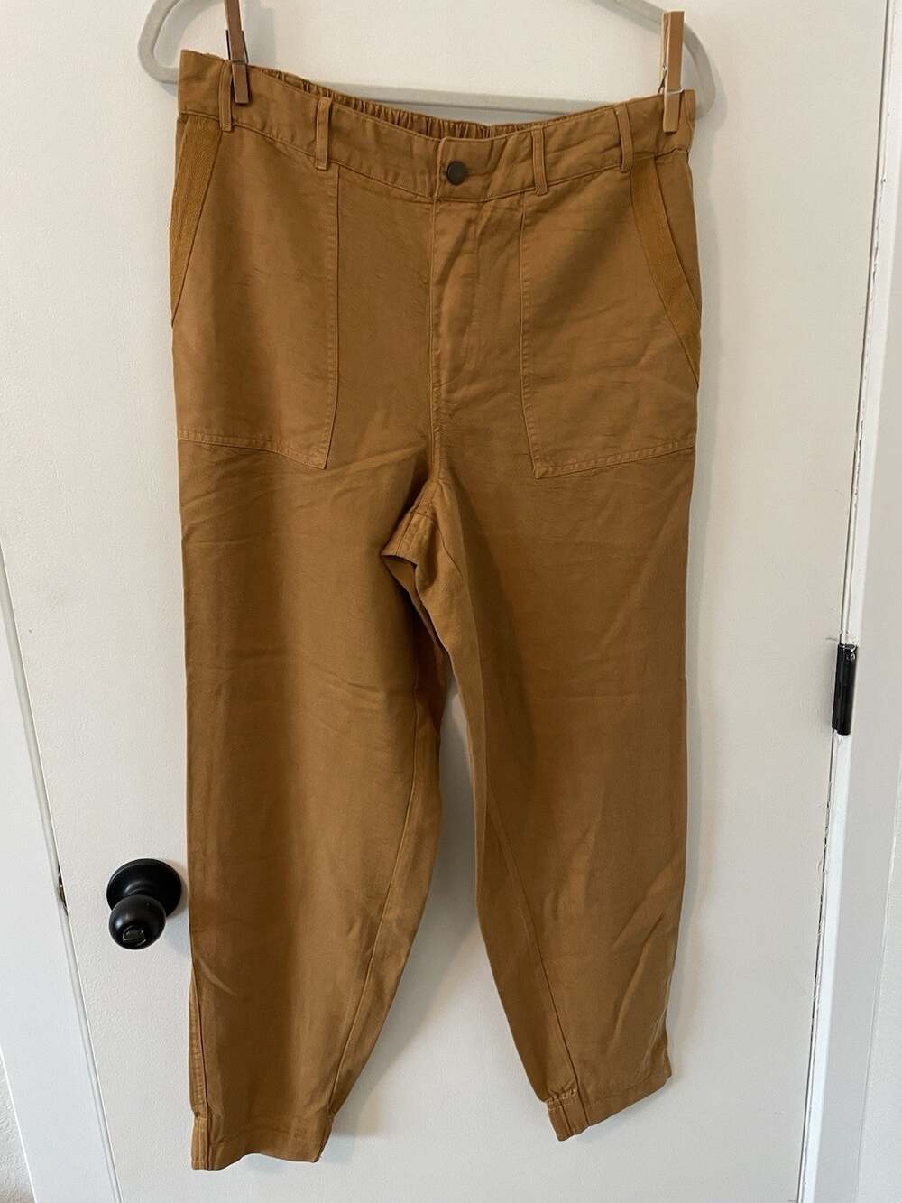 AnyBody Regular Sandwashed Twill Pants with Pockets Honey Small A619754